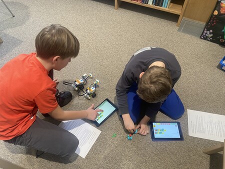 Med zimskimi počitnicami v knjižnici (2)